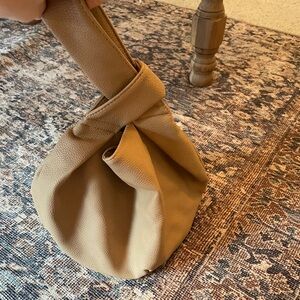The Drop Wrist clutch Avalon Small Tote